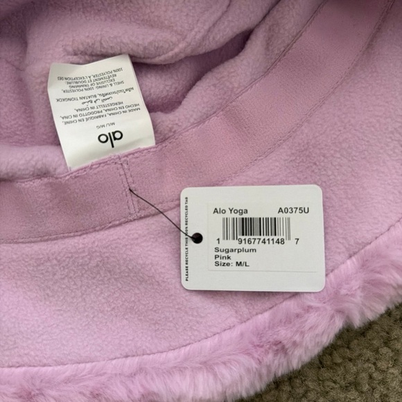 alo Faux Fur Bucket Hat - Sugarplum Pink Size M/L - Picture 5 of 7